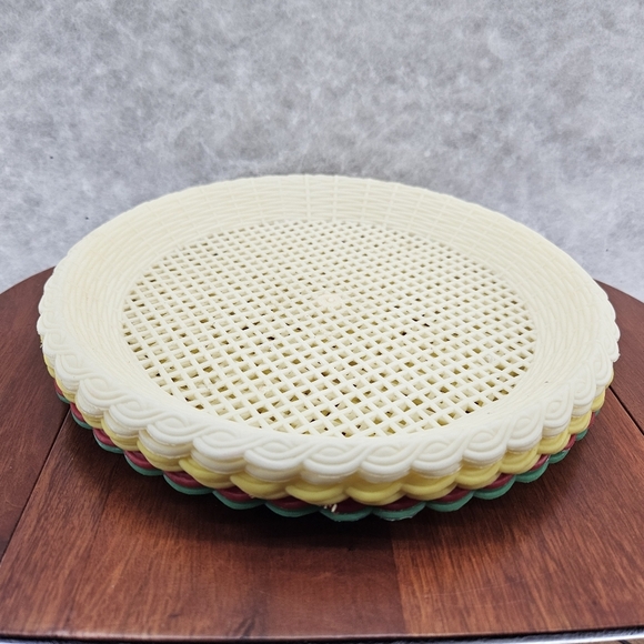 VTG Plastic Woven Paper Plate Holder‎ Basket Weave Scalloped Edge set/6 - Picture 1 of 12